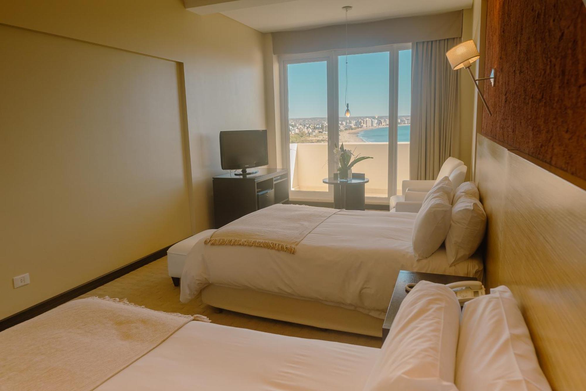 Rayentray Grand Hotel Пуэрто-Мадрин Экстерьер фото