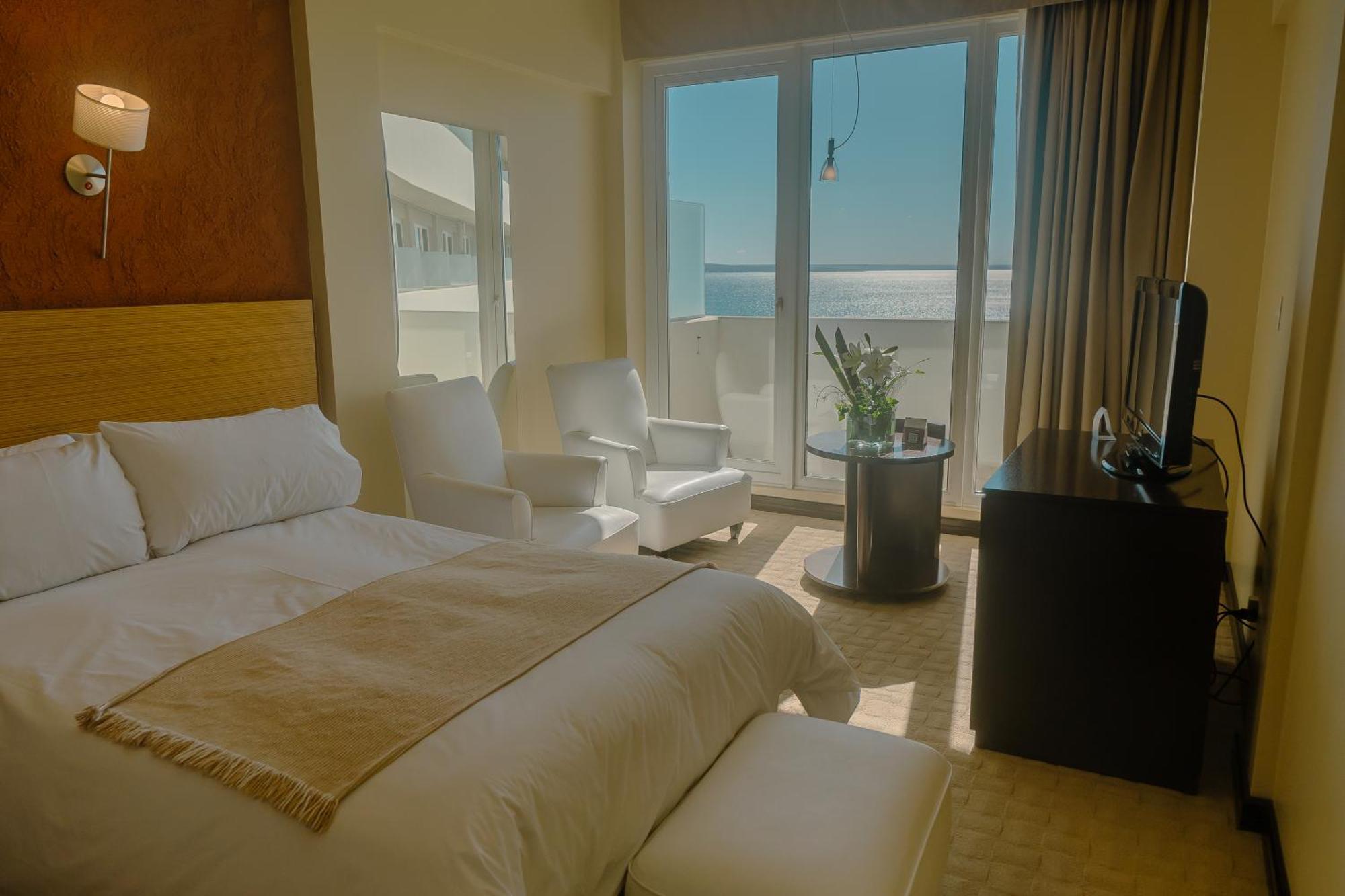 Rayentray Grand Hotel Пуэрто-Мадрин Экстерьер фото