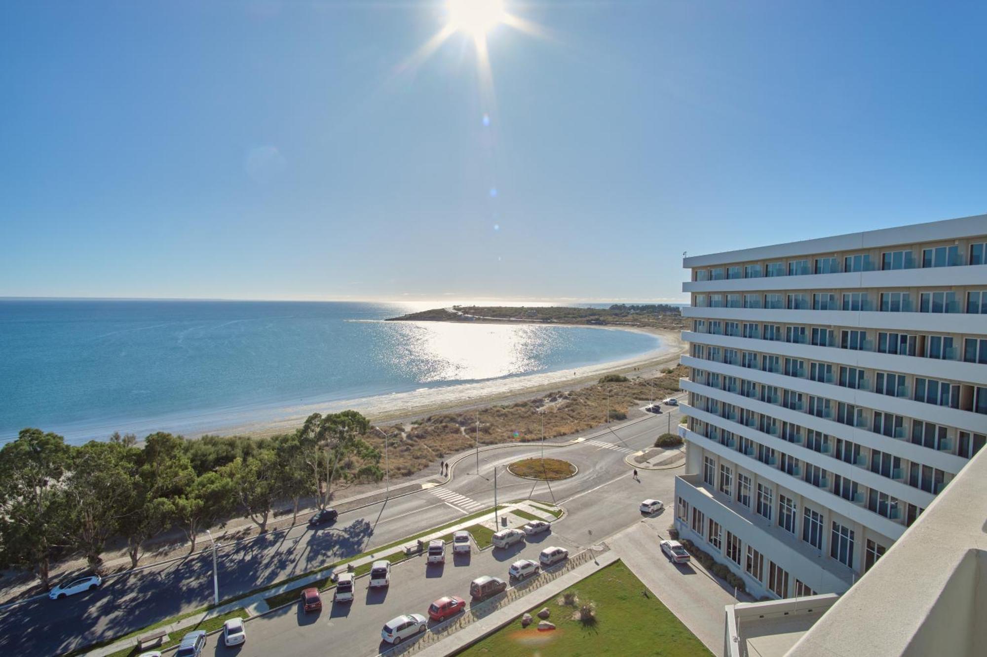 Rayentray Grand Hotel Пуэрто-Мадрин Экстерьер фото