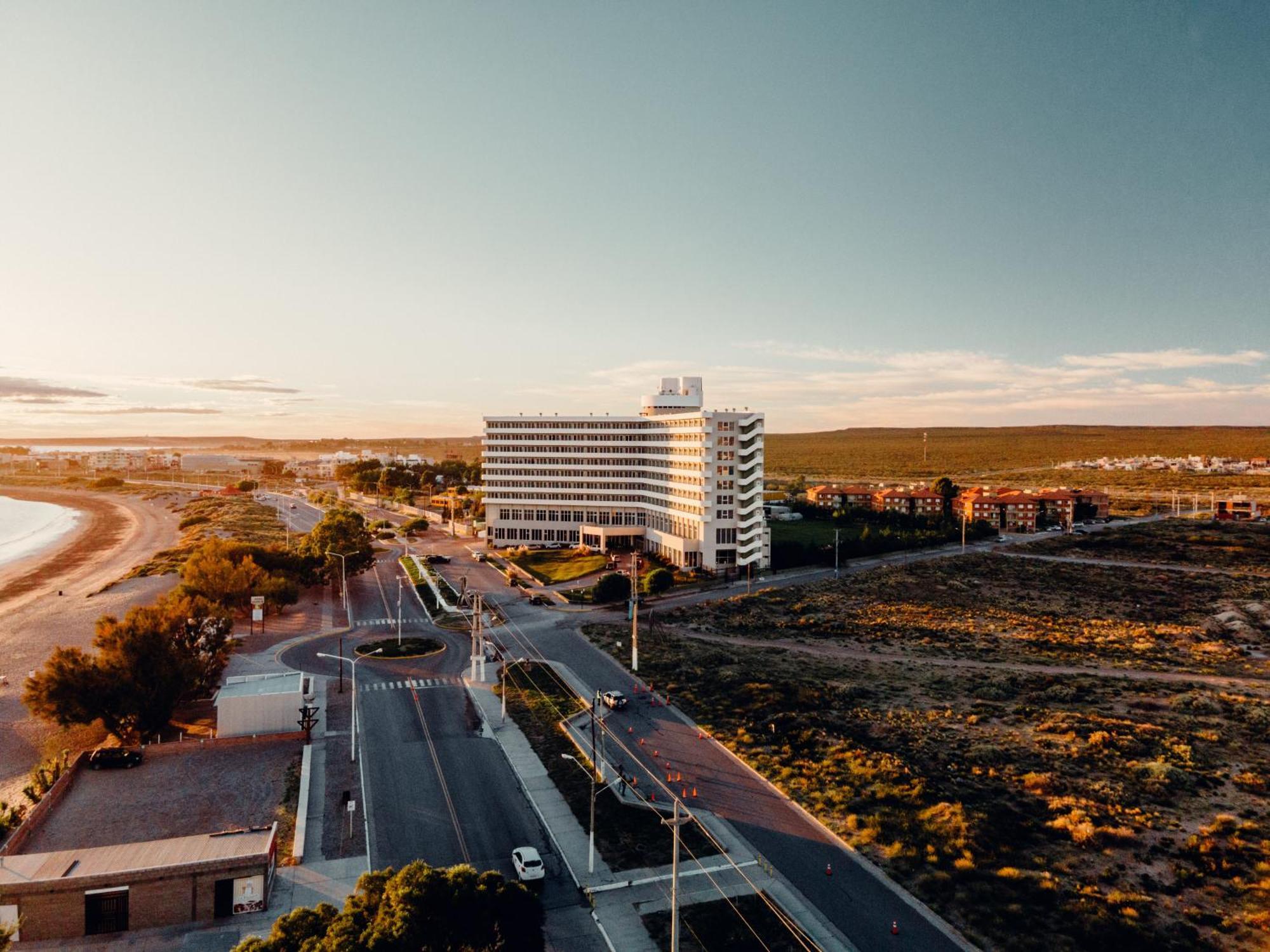 Rayentray Grand Hotel Пуэрто-Мадрин Экстерьер фото
