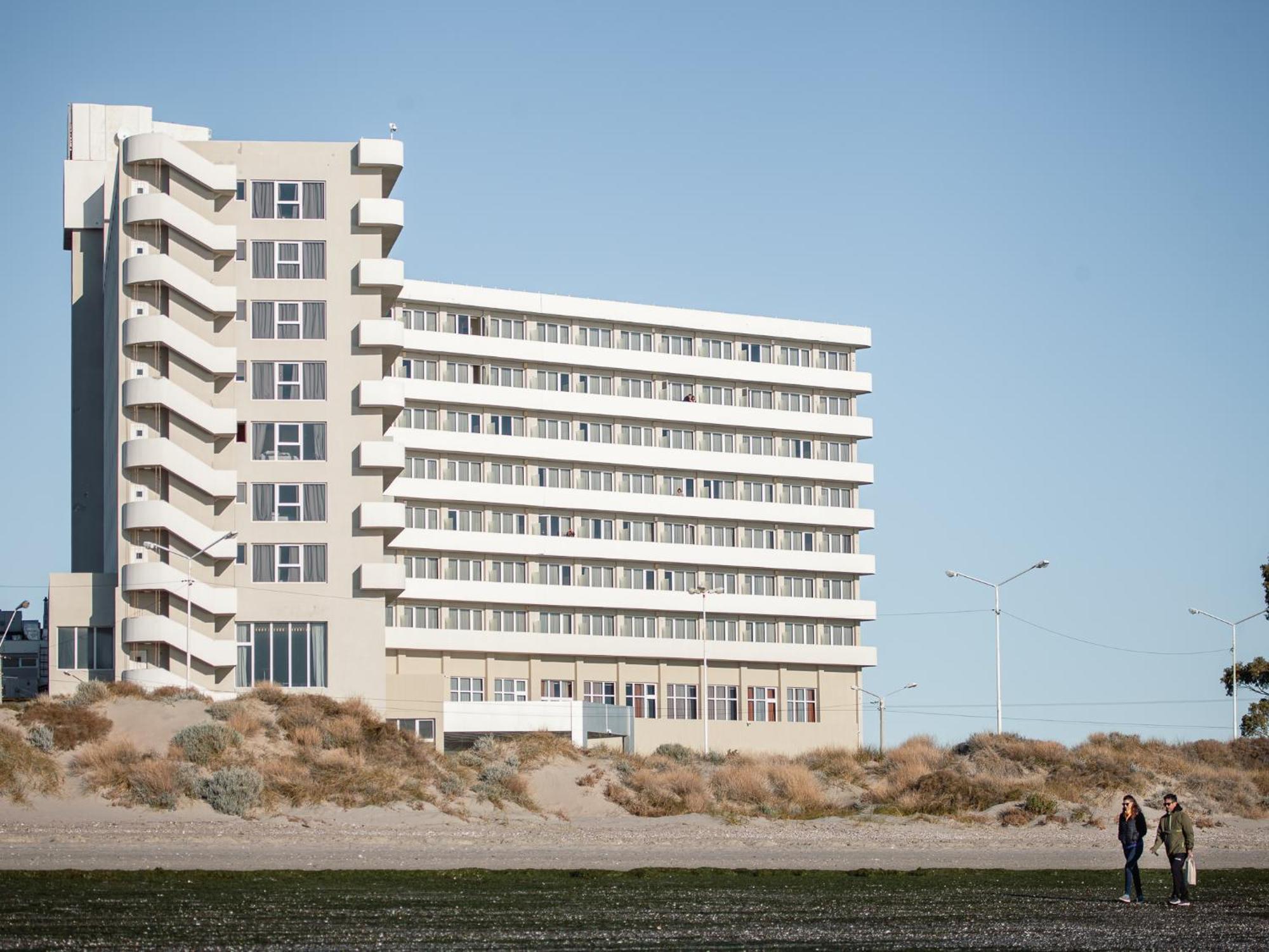Rayentray Grand Hotel Пуэрто-Мадрин Экстерьер фото