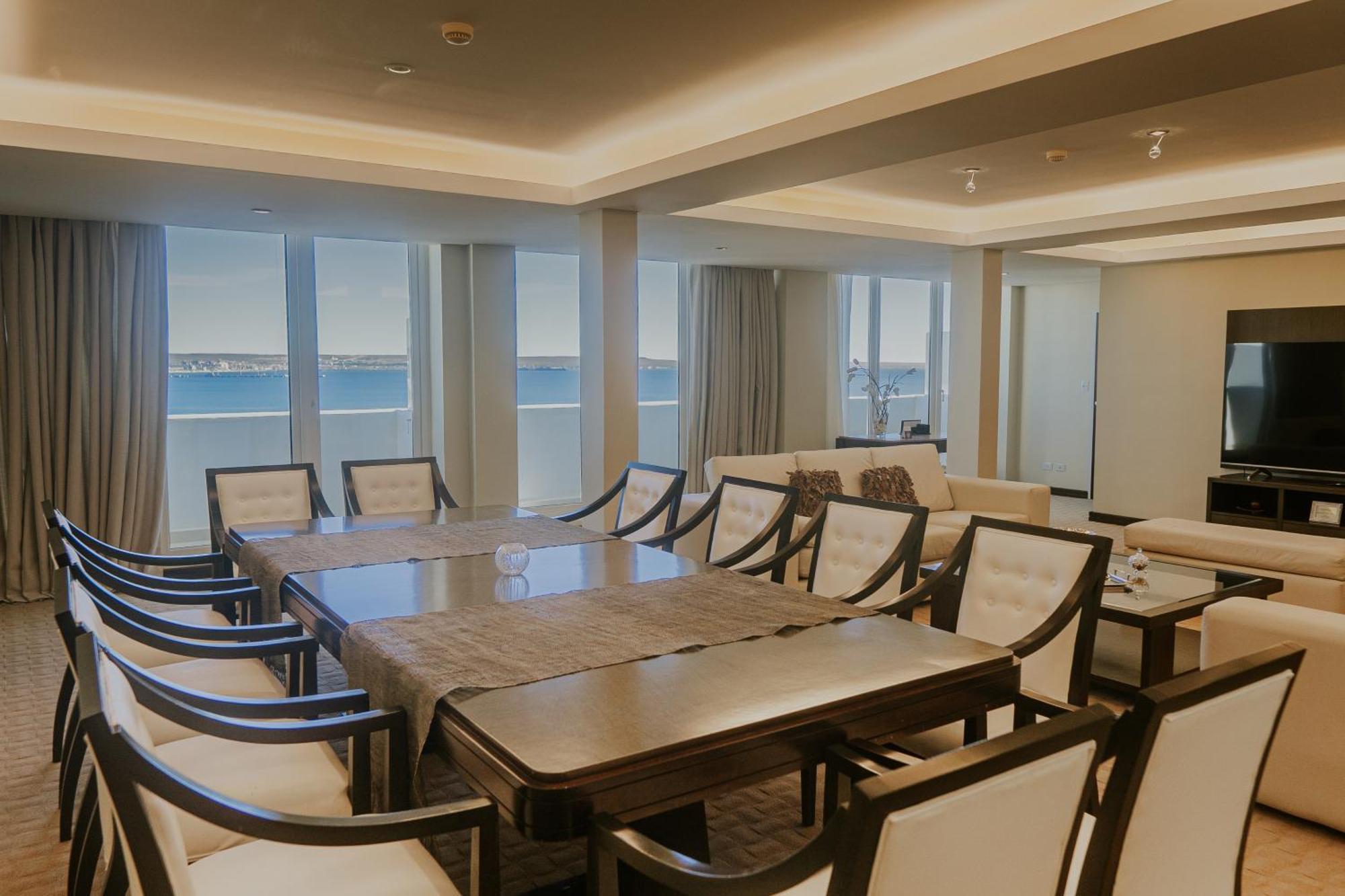 Rayentray Grand Hotel Пуэрто-Мадрин Экстерьер фото