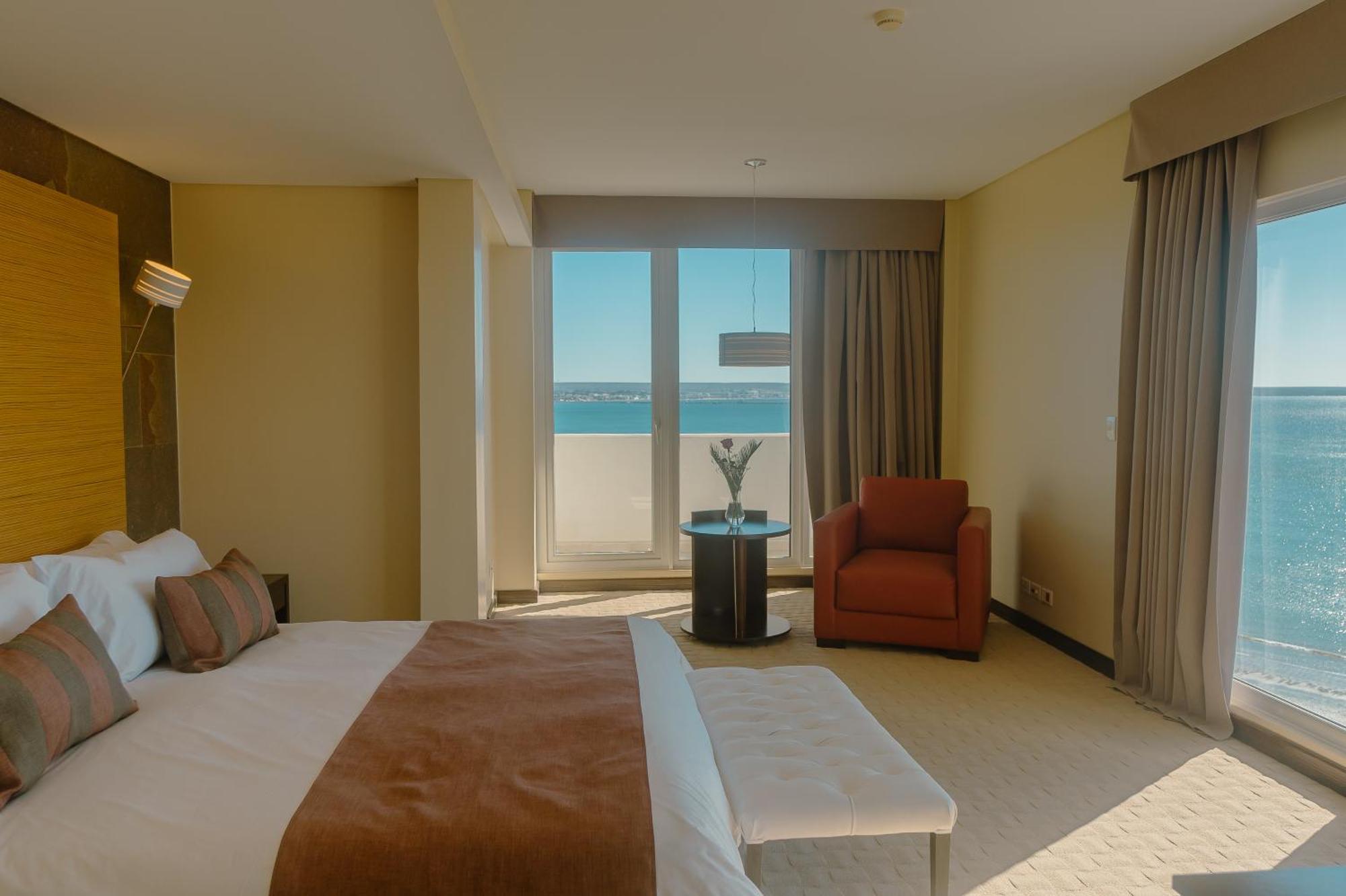 Rayentray Grand Hotel Пуэрто-Мадрин Экстерьер фото