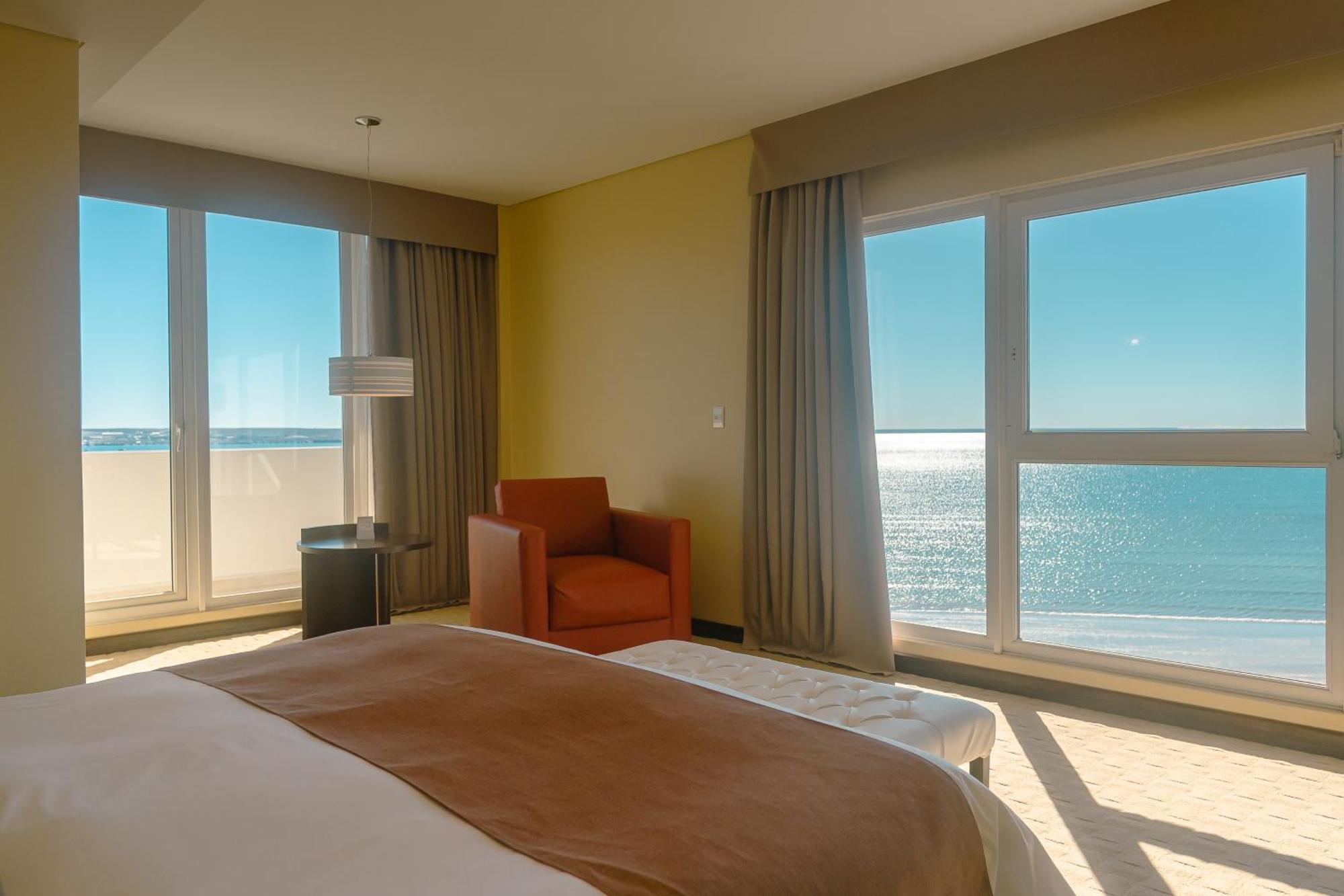 Rayentray Grand Hotel Пуэрто-Мадрин Экстерьер фото