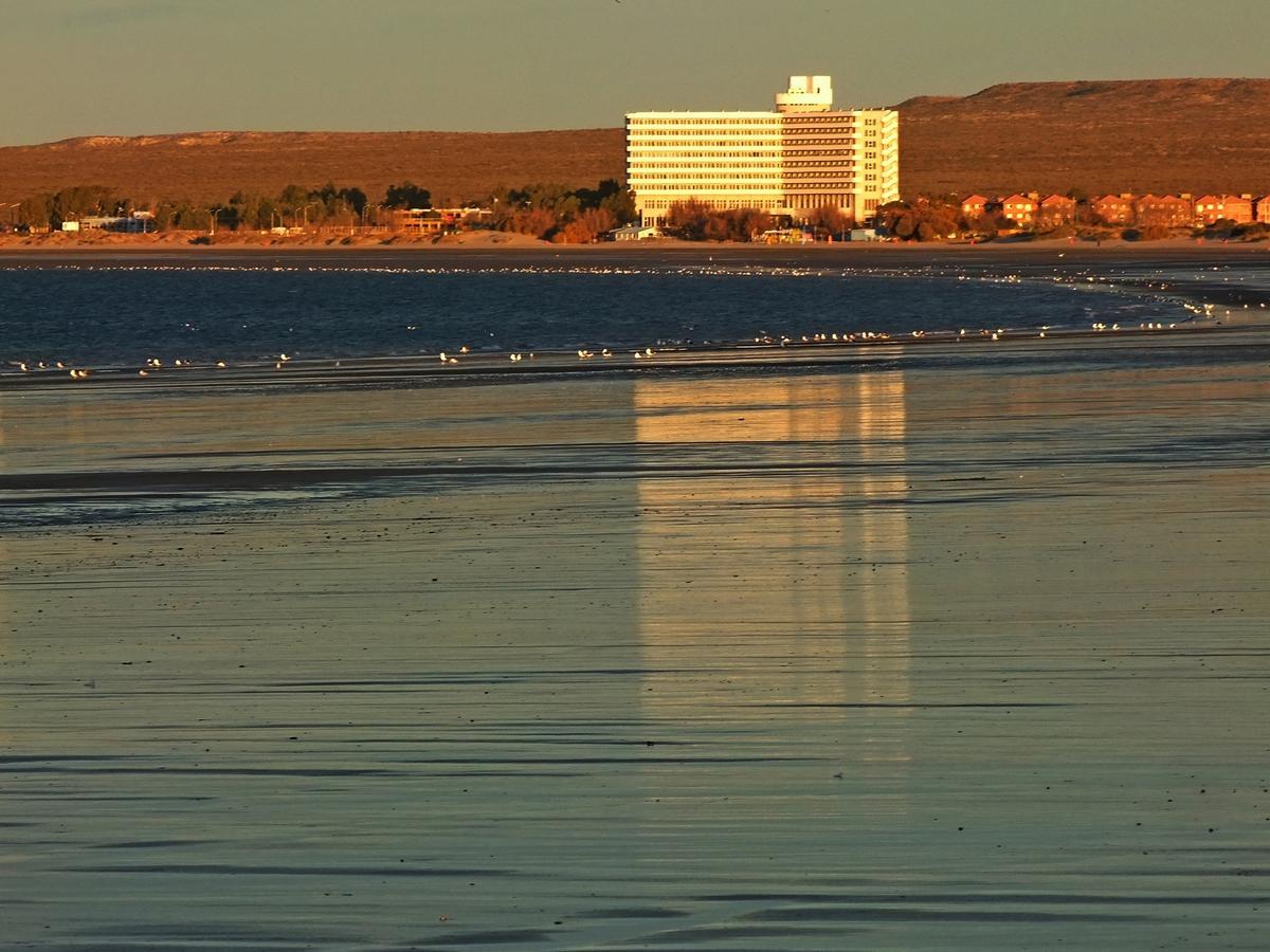 Rayentray Grand Hotel Пуэрто-Мадрин Экстерьер фото